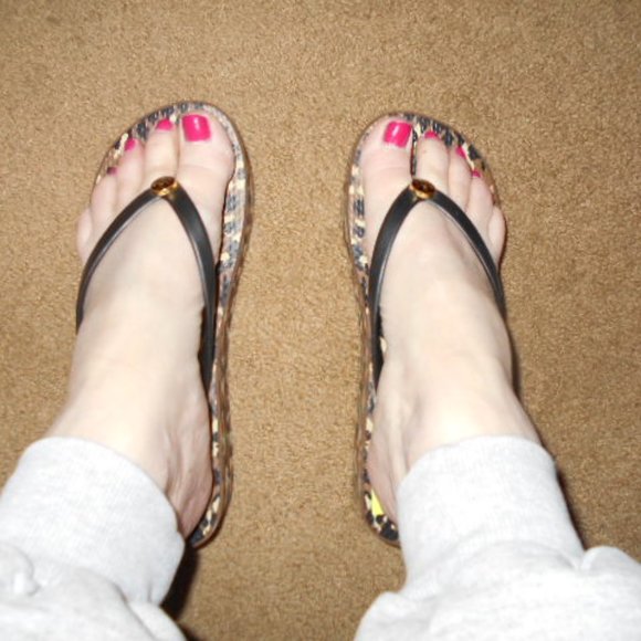 Tory Burch 1.5" Wedge Flip Flops 7M Camo $59 - Picture 3 of 8